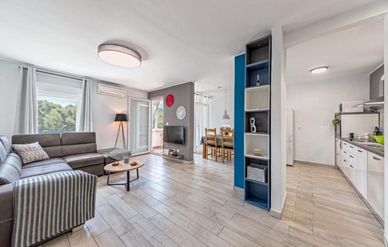 Apartment Rubix Pula Exterior photo