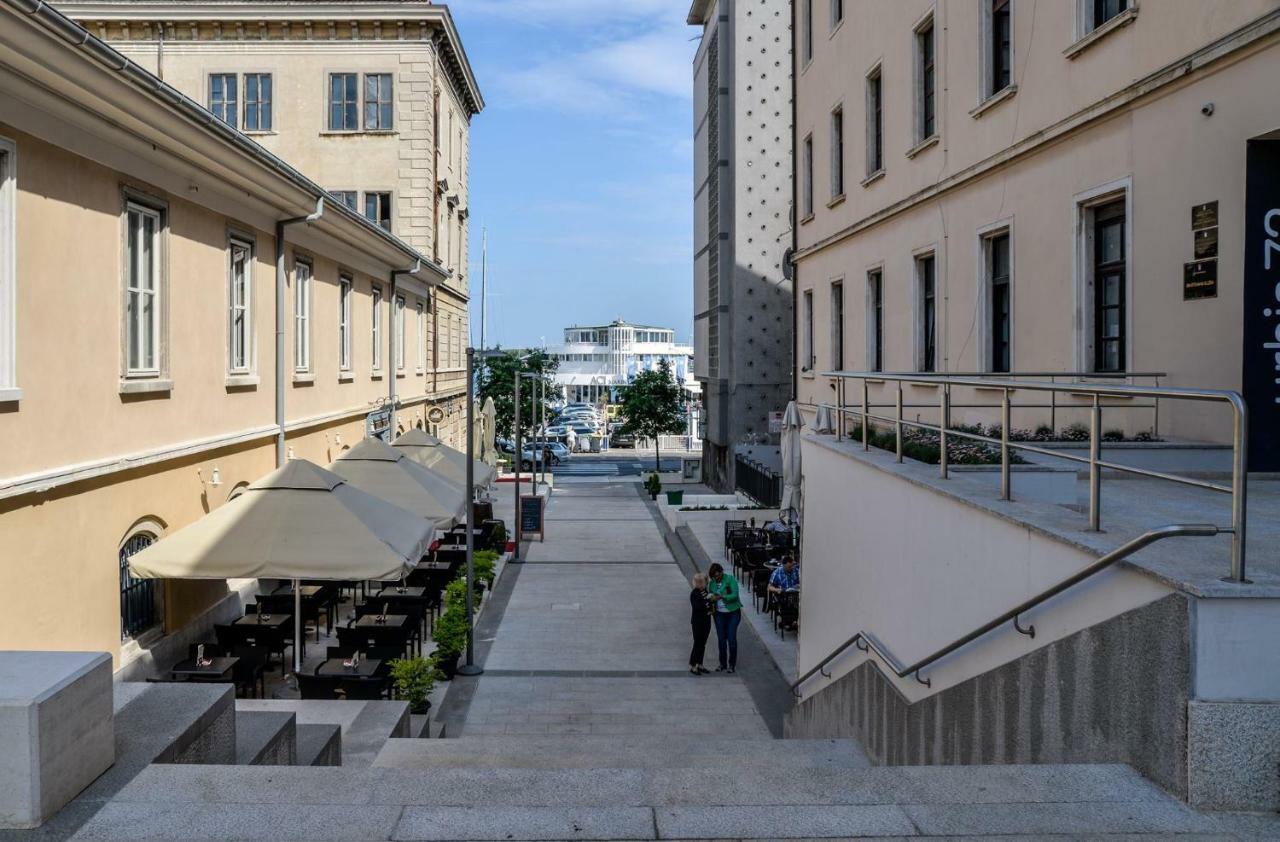 Apartment Rubix Pula Exterior photo